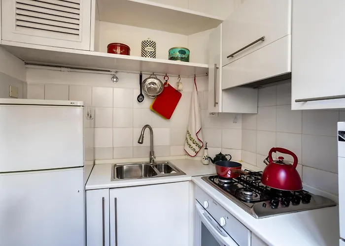 Your Nest With Wooden Ceilings In Monti דירה