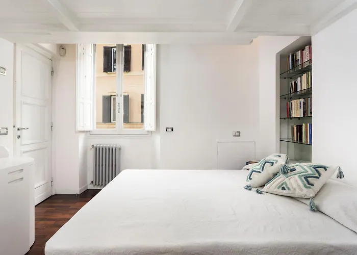 Your Nest With Wooden Ceilings In Monti דירה רומא